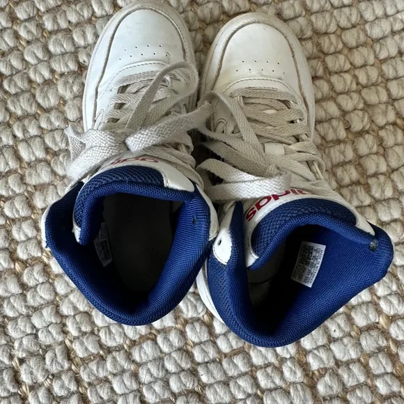 Adidas basketball shoes size 2 little boys - Picture 2 of 7